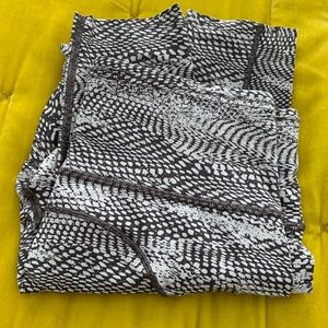 PRICE DROP! snakeskin print Lululemon leggings!